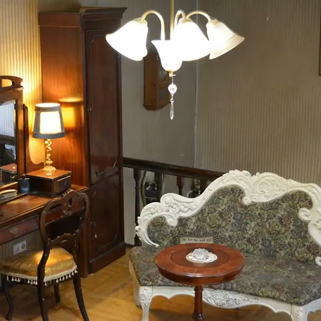 Vintage House/old *